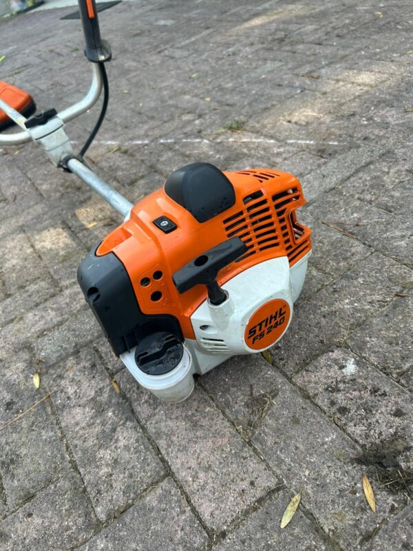 Decespugliatore Stihl FS 240 Ceccanti Macchine Agricole 03